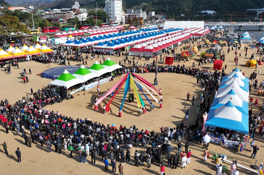 청송사과 꽃줄엮기.jpg